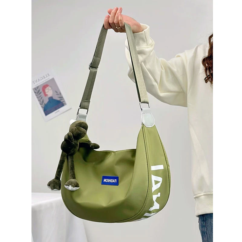 防水布料斜挎包女大容量休闲运动风通勤学生上课书包妈咪包旅行