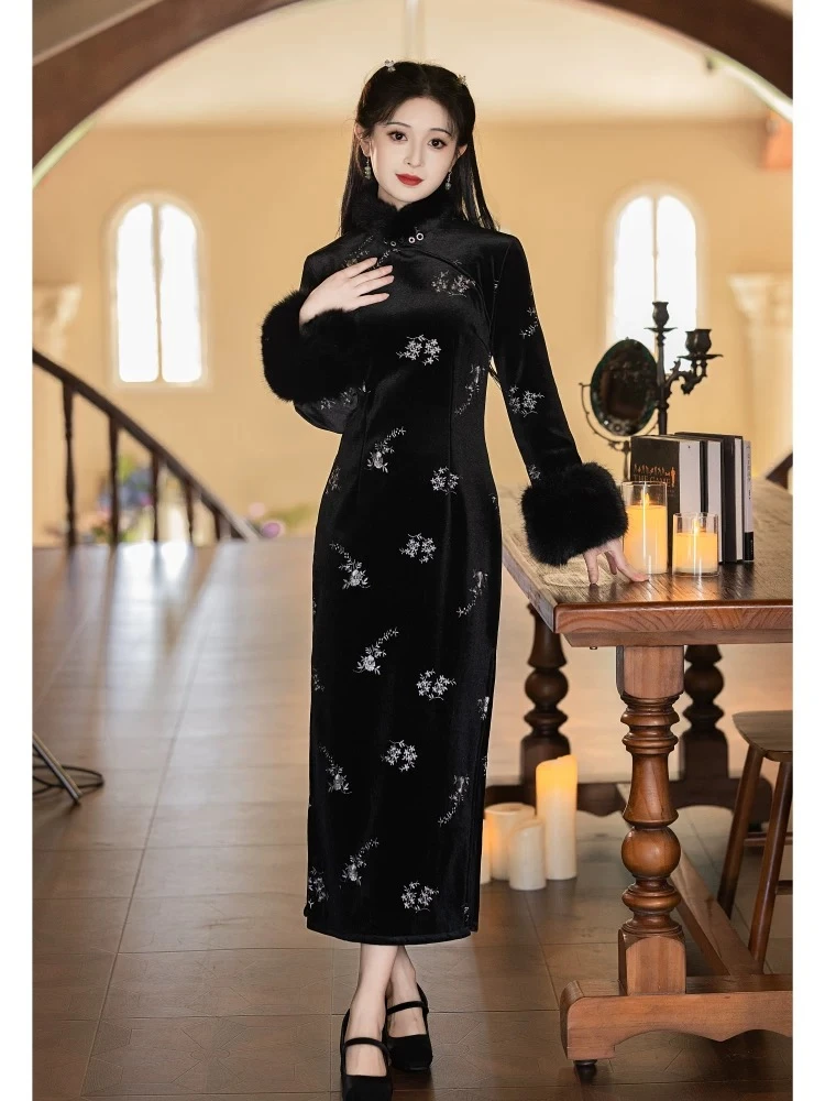 2024初秋新款 兔毛领丝绒银丝绣花 加绒长袖长款旗袍
