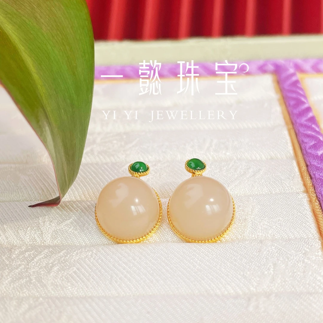 【一懿珠宝】18K镶嵌和田玉藕粉蛋面耳钉耳饰 时尚
