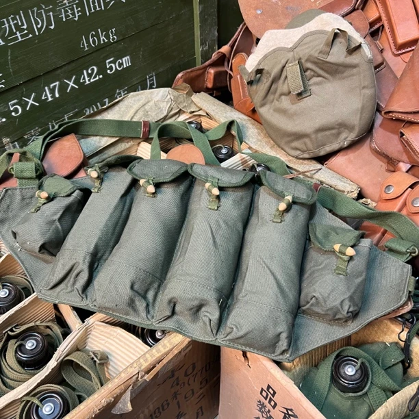 正品老货81携行具全新库存1981年产