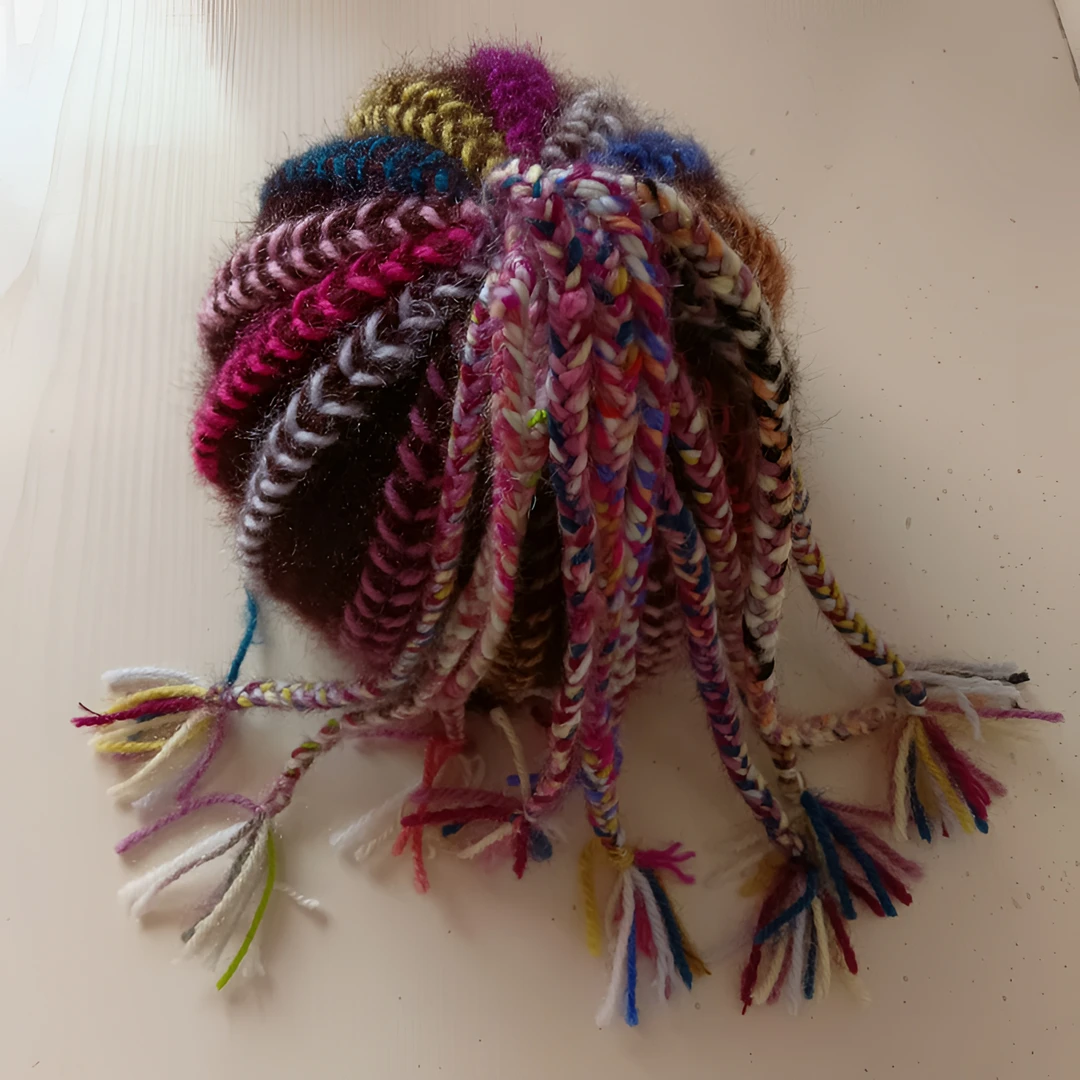 冬季手工藏辫帽，款式新颖，不挑年龄，时尚百搭。