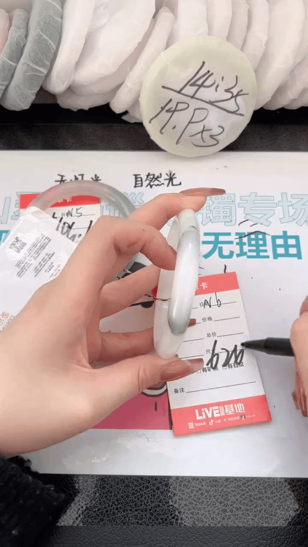 【闪购商品】石英质玉手镯未镶嵌N6