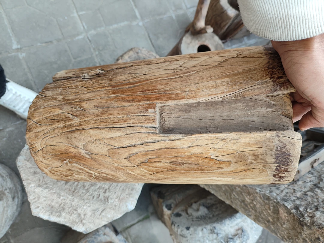民俗用品，住宅家具适老家具。以前的井轴，现在用来做木凳老化