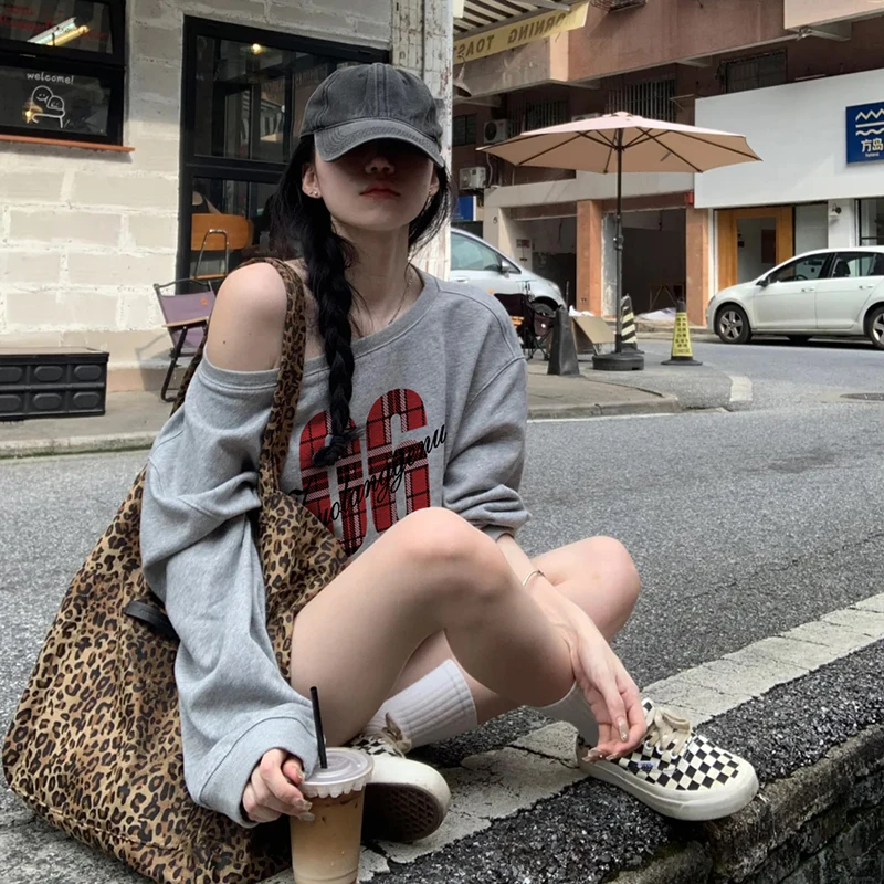 佐朗格奴时尚潮流斜肩露肩卫衣女美式数字印花上衣百搭辣妹风长袖