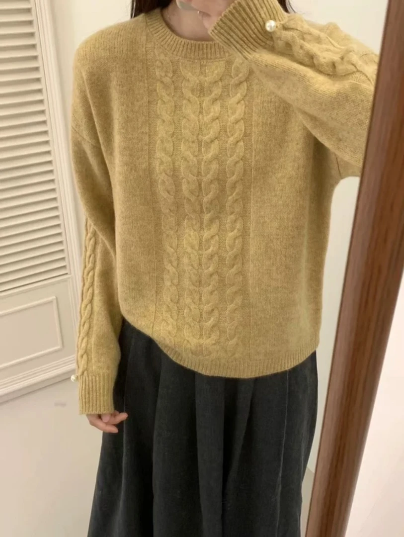 桃子家 巨好看！百搭温柔云衫黄麻花圆领毛衣6730