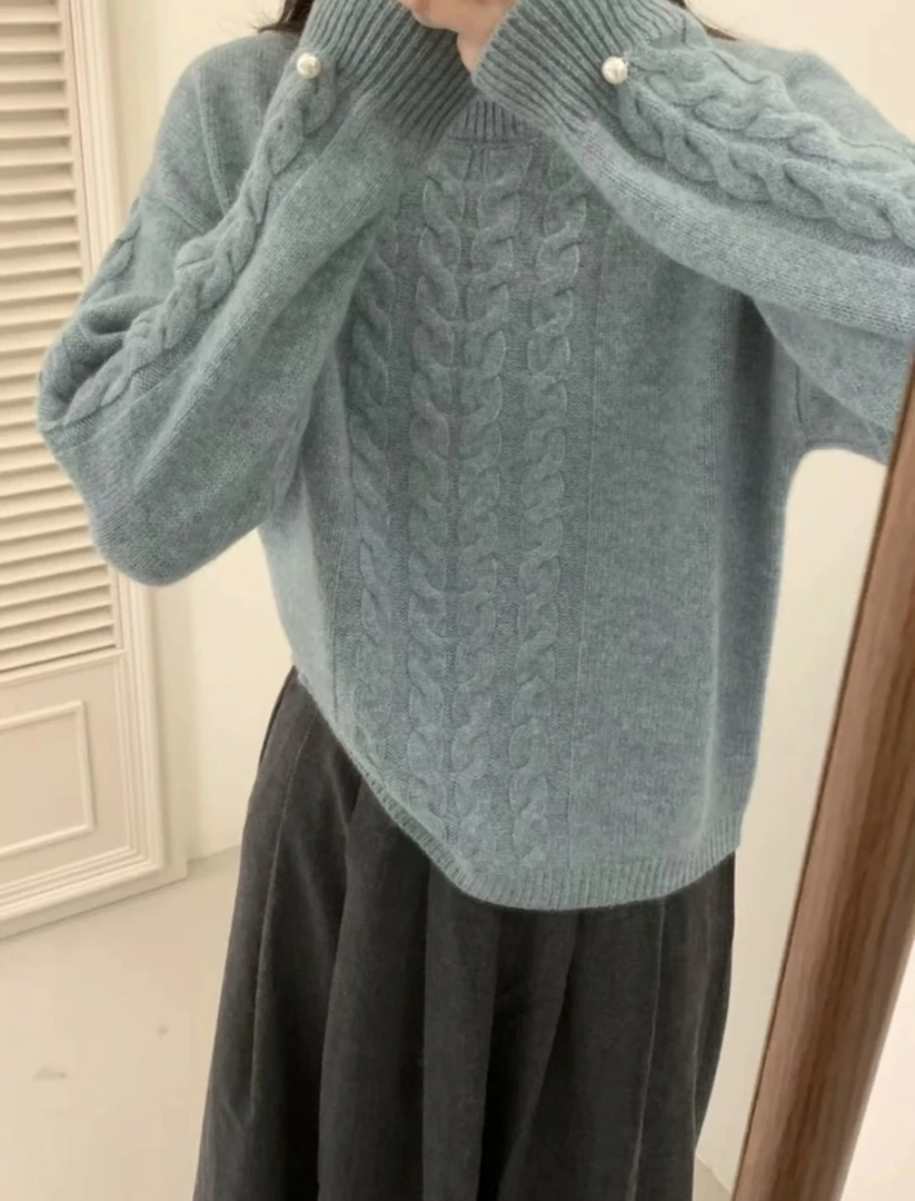 桃子家 巨好看！百搭温柔雾蓝麻花圆领毛衣3079