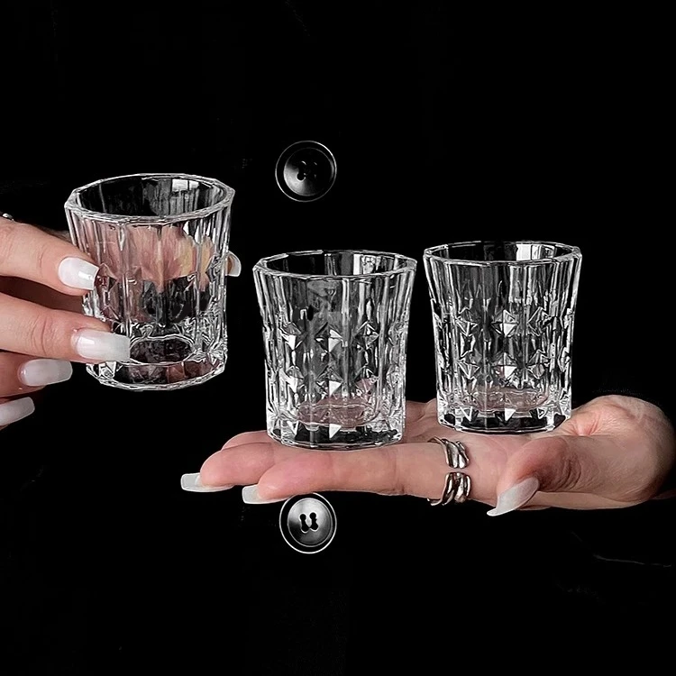 钻石菱形白酒杯白酒分酒器家用玻璃酒具高档烈酒杯透明创意杯子