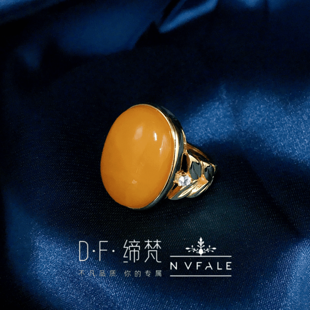 缔梵珠宝/设计师款高定气质时尚重金重银高奢鸡油黄蜜蜡戒指