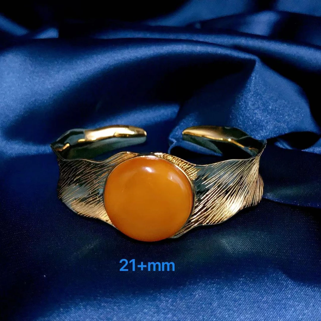 缔梵珠宝/欧美手工拉丝时尚高档21mm鸡油黄老蜜蜡蜜蜡手镯