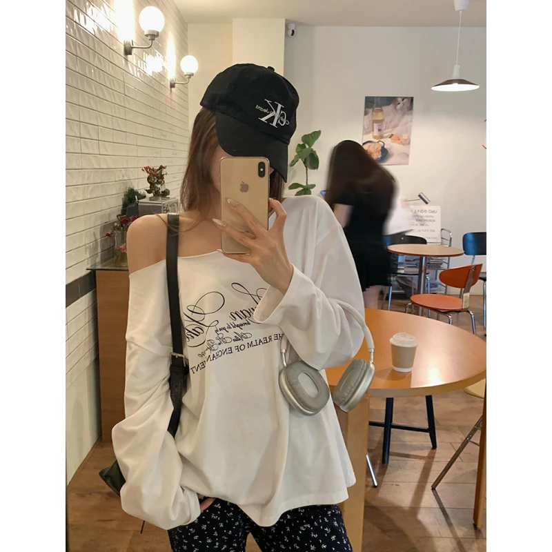 【年终回馈】乌77慵懒风字母印花大圆领斜肩长袖T恤女宽松露肩上衣