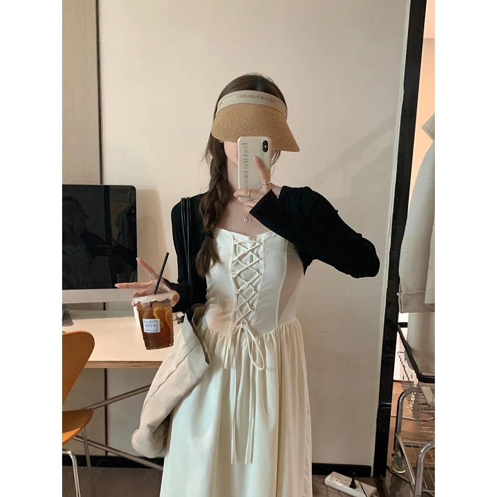 乌七七温柔茶系气质套装绑带修身肌理吊带长裙小坎肩防晒开衫两件