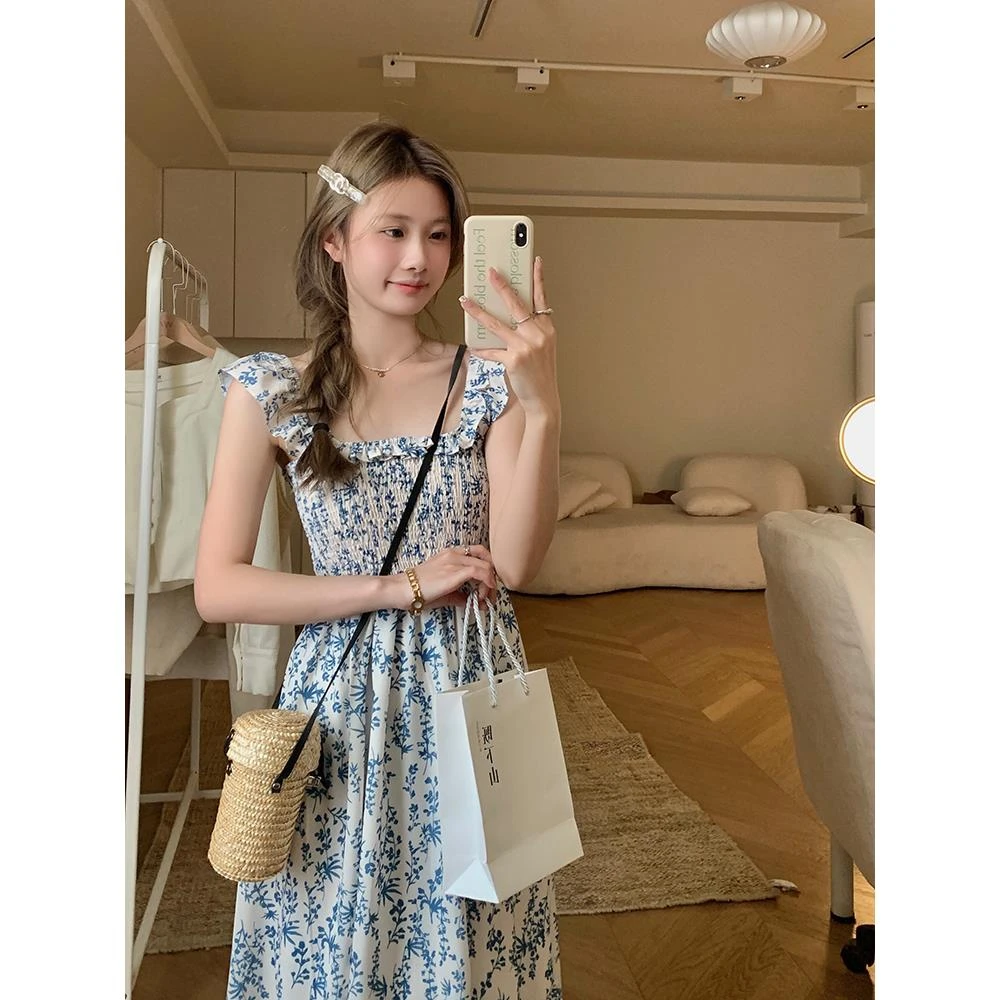 乌七七小清新蓝色碎花吊带裙甜美收腰显瘦抹胸裙子小飞袖度假长裙