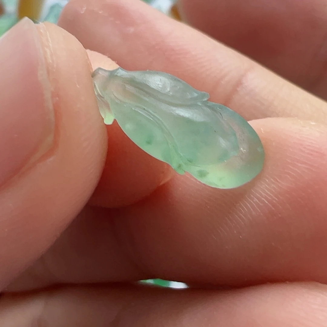 定制翡翠未镶嵌花