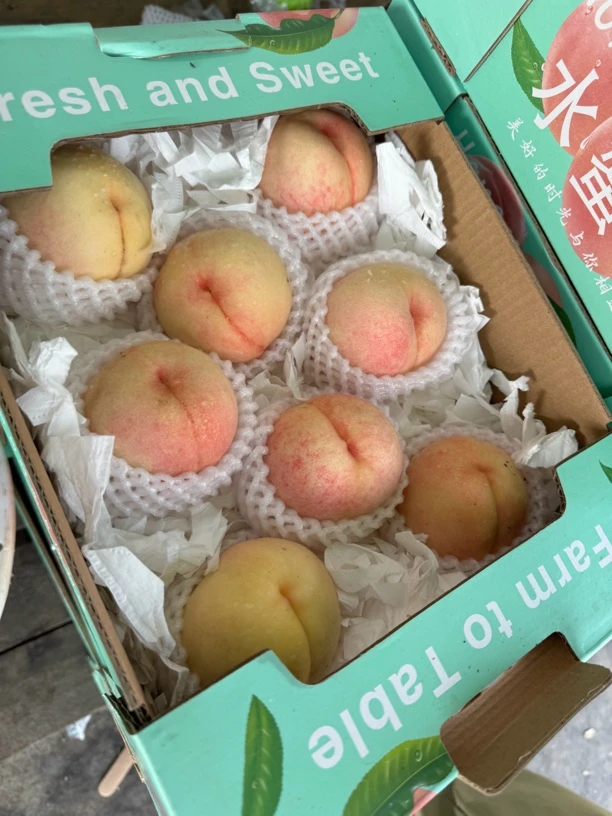 阳山水蜜桃一箱8-9个