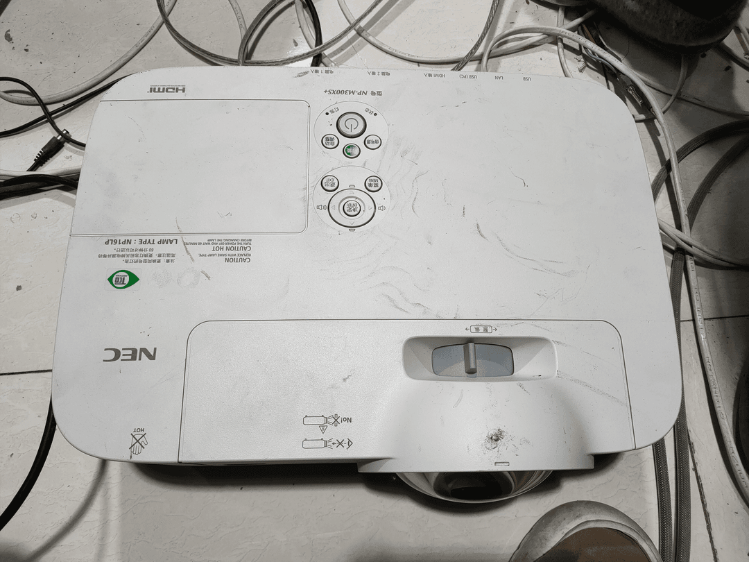 9新  二手 NEC   M300XS+投影仪，成色如图（出图，不带线材）