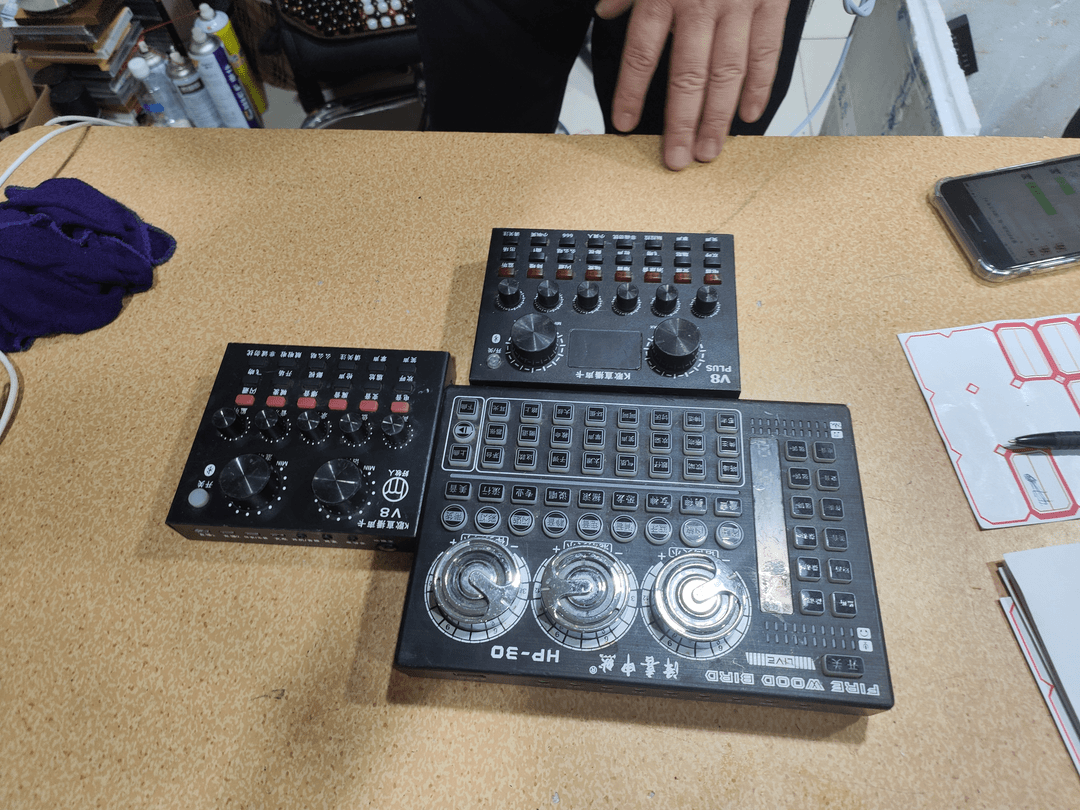 9新  二手  声卡3个L，成色如图（配件出）