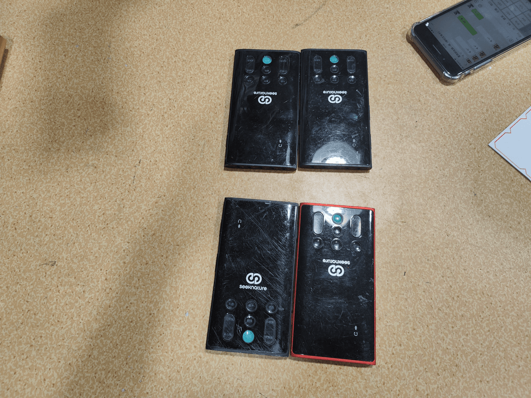 9新  二手      声卡一对随机发  ，成色如图（配件出）