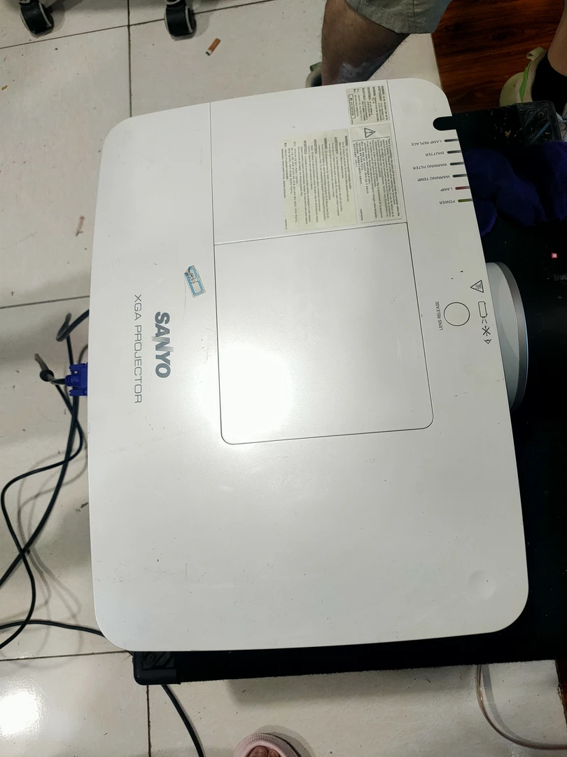 9新  二手     三洋 XM1000C投影仪，成色如图（出图，不带线材）