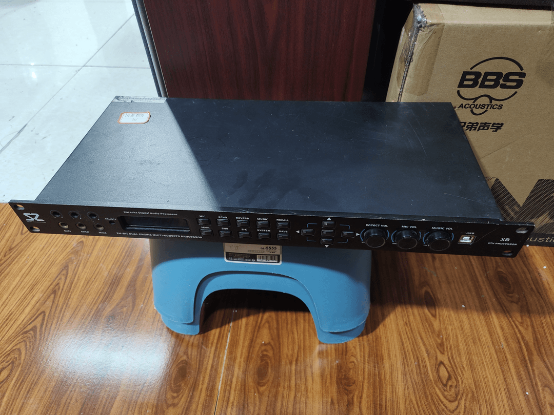 9新  二手     x8效果器，成色如图通电 配件出