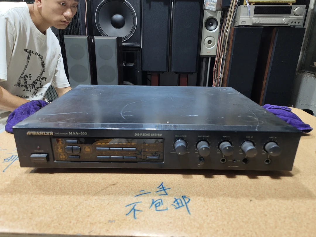 9新  二手     SANLYN前级，成色如图（通电，需要维修，不带线材）