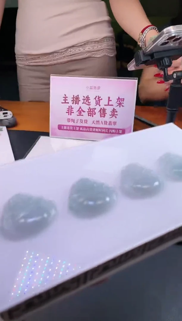 【闪购商品】翡翠吊坠(不含链)未镶嵌挂件佛公随机发A1|+0