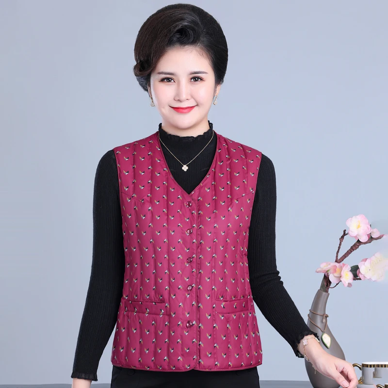 秋冬新款中老年轻薄羽绒马甲背心坎肩V领保暖加肥加大妈妈装马夹
