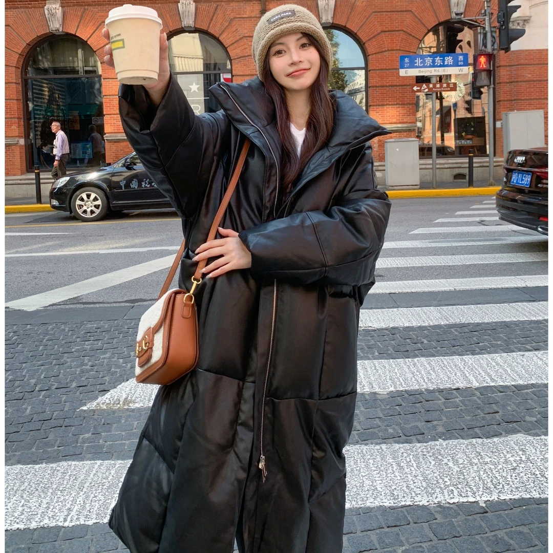 2025新款冬季免洗PU皮面包服长款女过膝羽绒服宽松白鸭绒保暖外套