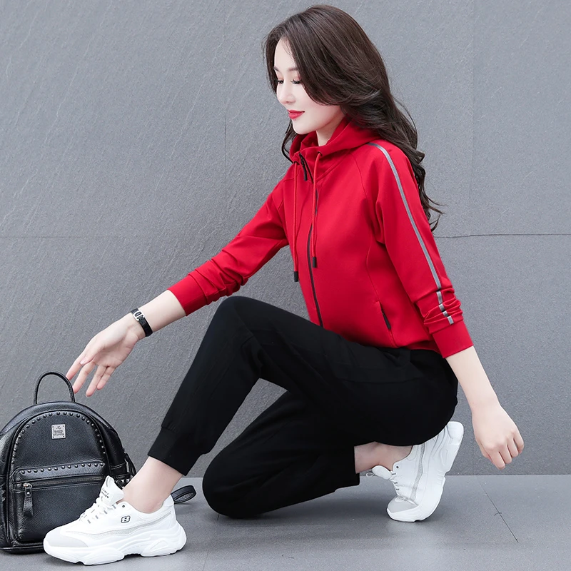 户外妈妈运动服套装春秋季2024新款中老年外套上衣大码洋气两件套