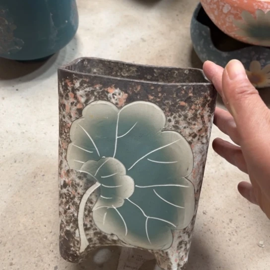 罐默认微瑕，有孔编号10-62