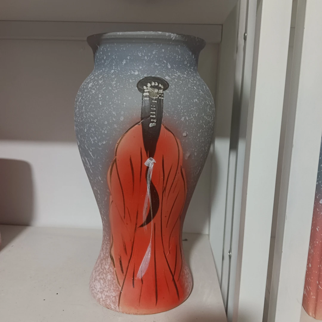 60号花盆，高31口13，默认微瑕，有孔