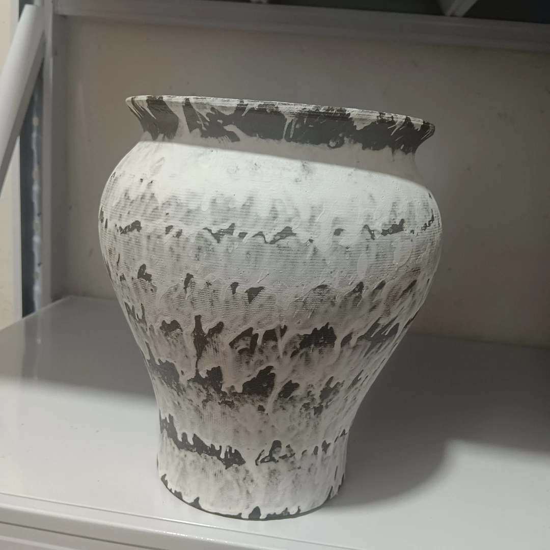 150号花盆，高22口16，默认微瑕，有孔