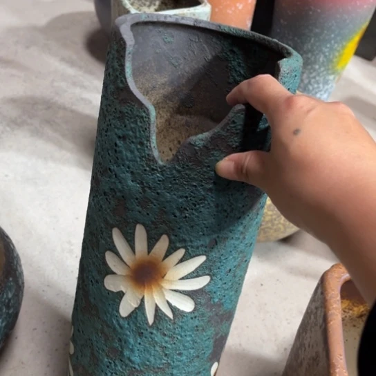 罐默认微瑕，有孔编号8-256