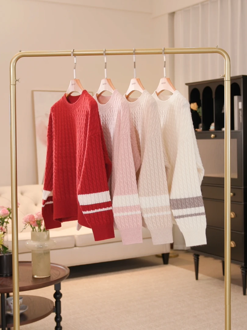 “ 麻花卷儿”大麻花 袖口撞色条纹装饰圆领套头毛衣