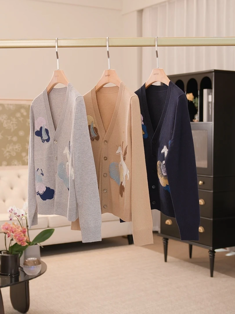 【年中冰点价】“ 小天马 ” 星云月梦幻马刺绣钉珠工艺V领针织开衫