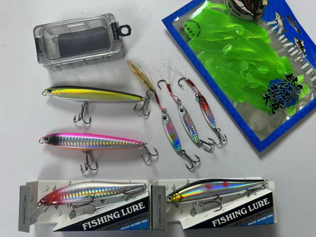 路亚饵铁板米诺铅笔软饵配件盒等颜色款式随机一个