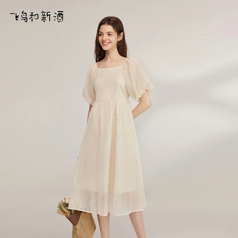 飞鸟和新酒泡泡袖方领A型连衣裙2023秋复古淑女气质裙FD35018047
