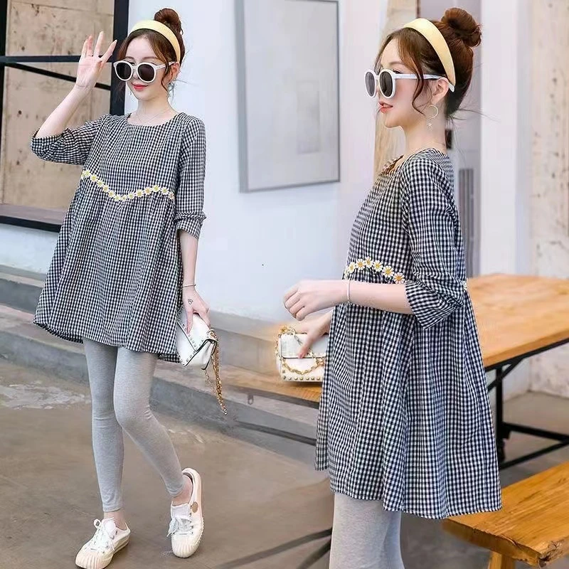 新款孕妇装春秋长袖孕妇上衣中长款时尚孕晚期大码显瘦格子连衣裙