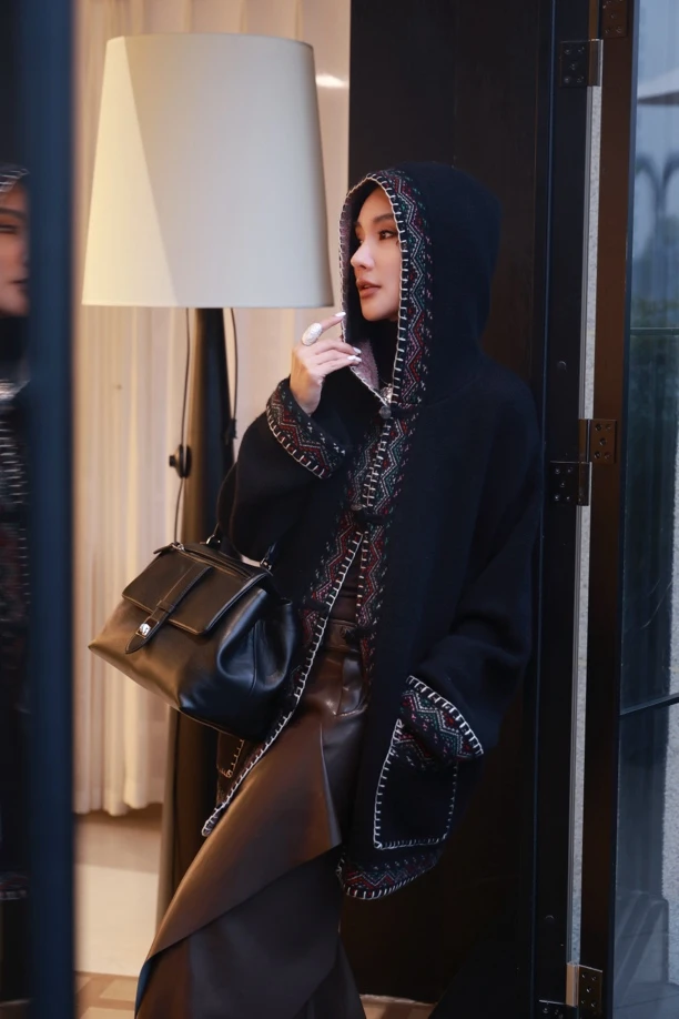 【妙妙精选】HUANGNAJI民族风时尚气质秋冬休闲连帽开衫3668