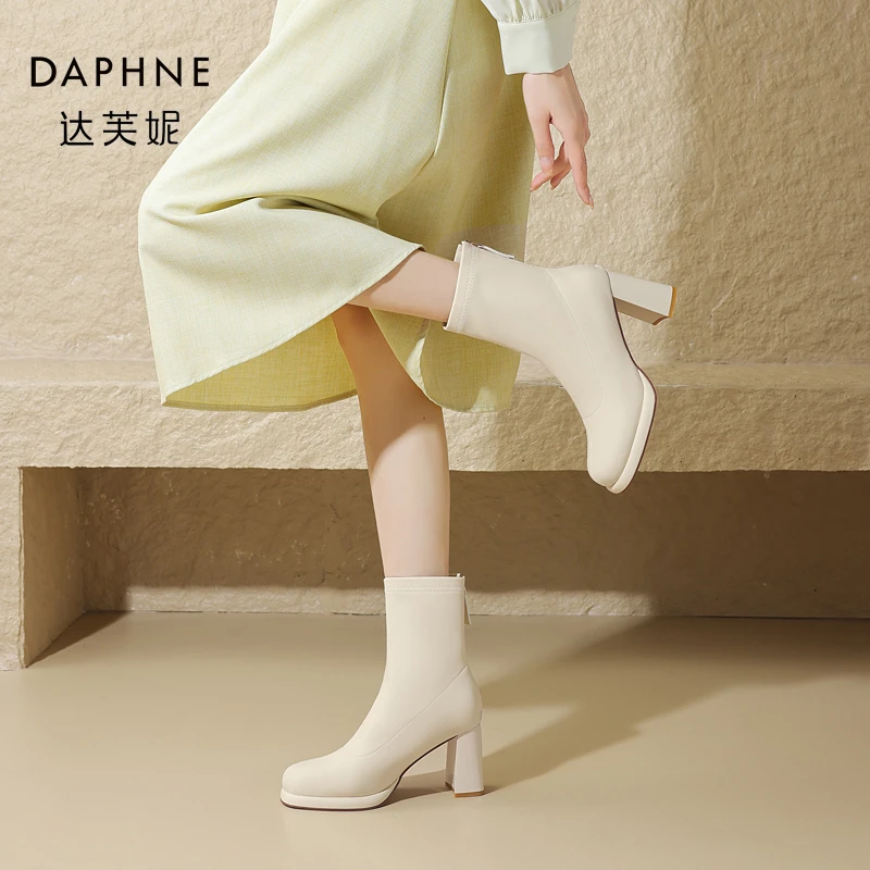 Daphne/达芙妮黑色短靴女粗跟2024年秋冬新款高跟鞋瘦瘦靴时装靴