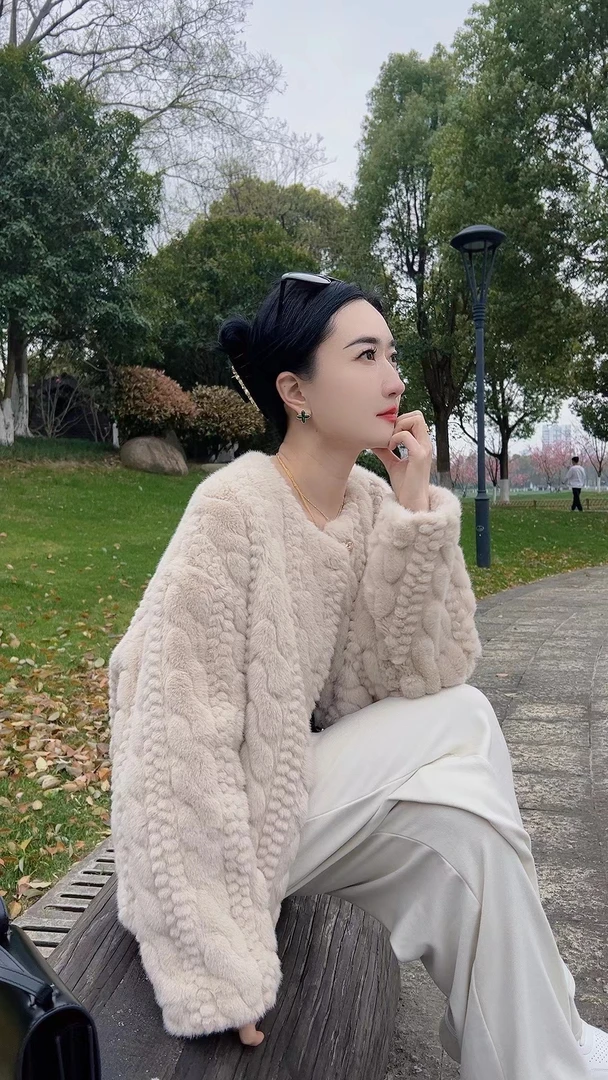 海宁设计师原创上新麻花纹理圆领毛毛外套加厚女时尚穿搭气质265