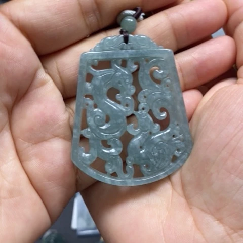 翡翠颈饰未镶嵌挂件配挂绳一条