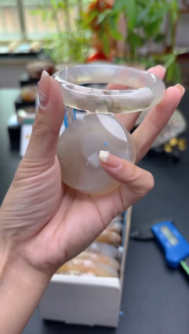 【闪购商品】石英质玉手镯未镶嵌A282(55圈赠送镯心)