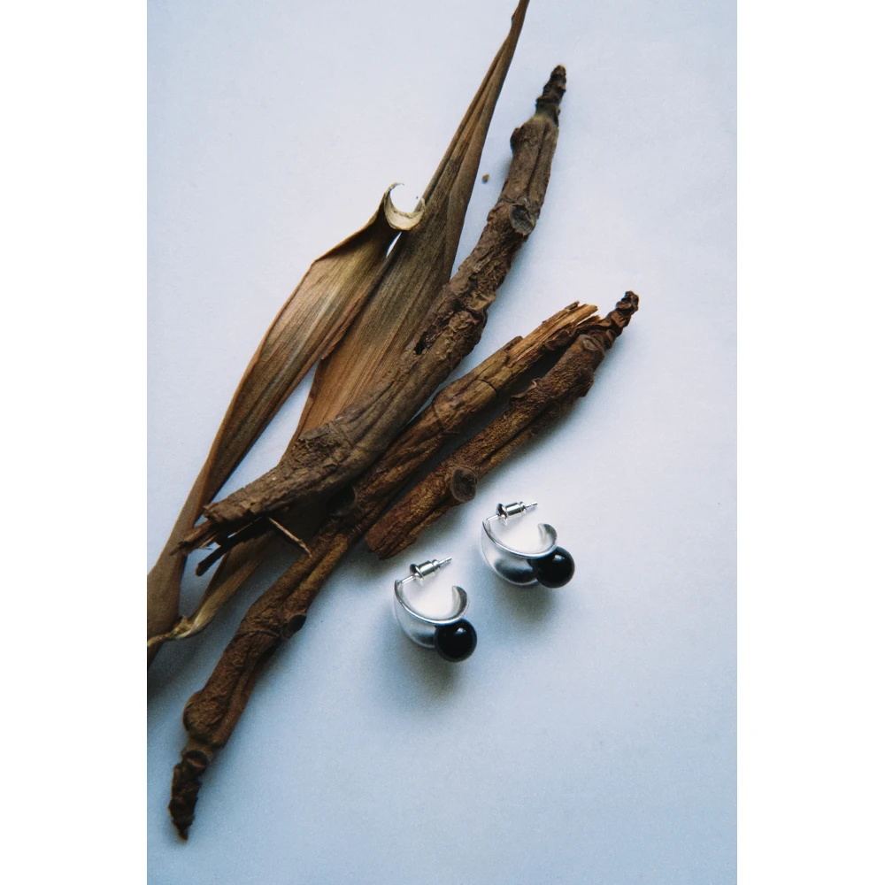 合金耳饰 LIURUONAN 24JJ 小众设计感通体银色黑珠子耳钉