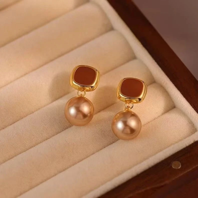 合金耳饰 简约高级感咖色珠珠耳环轻奢美拉德风方形耳钉秋冬复古