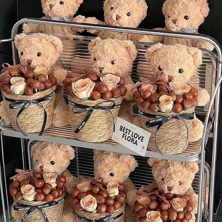 板栗小熊花束抱抱桶草编插花花篮圣诞装扮草莓水果藤编盆闺蜜礼物