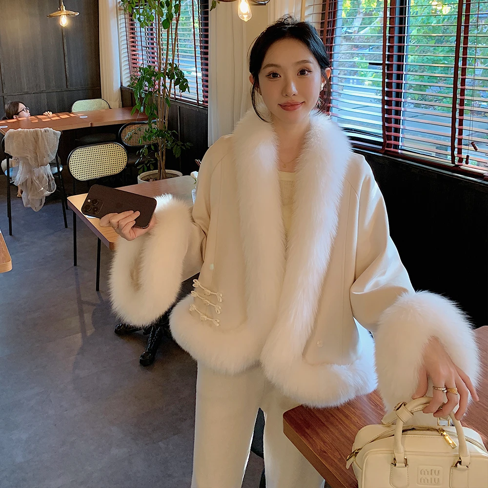 UPFURS狐狸毛外套女短款24冬季新款新中式斗篷鹅绒内胆大衣24173