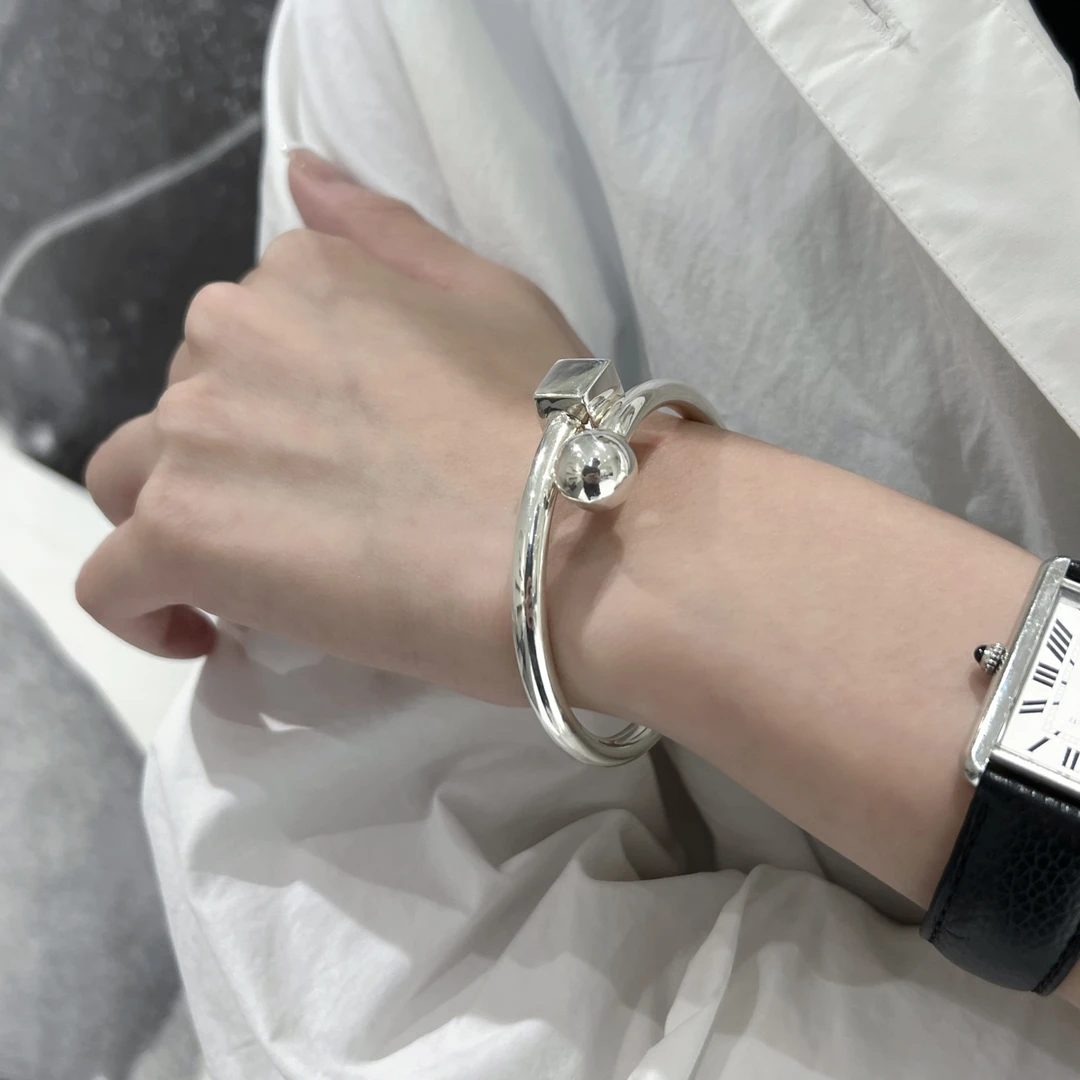 925银手镯 《布拉格》轻奢小众设计师款 重工手镯