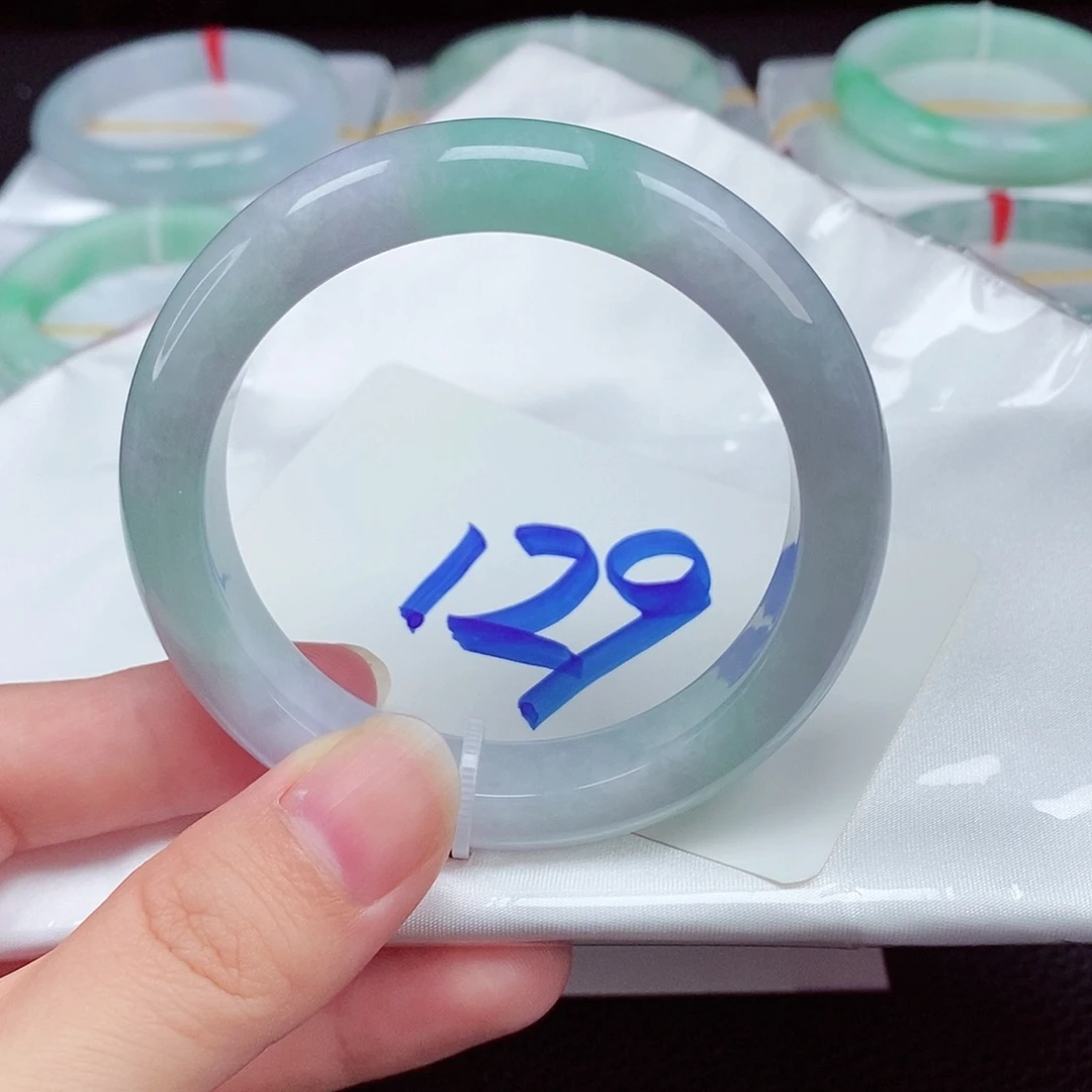 翡翠手镯未镶嵌翡翠