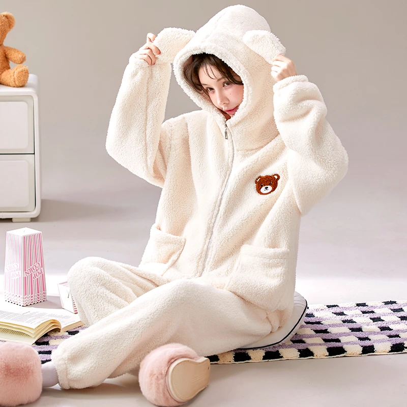 月光白连帽小熊珊瑚绒秋冬可外穿大码睡衣女拉链法兰绒家居服冬