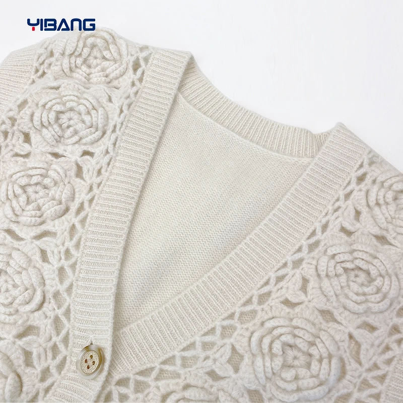 谊邦『康赛妮小山羊绒』秋季手工钩花马甲开衫洋气时尚无袖外套女士